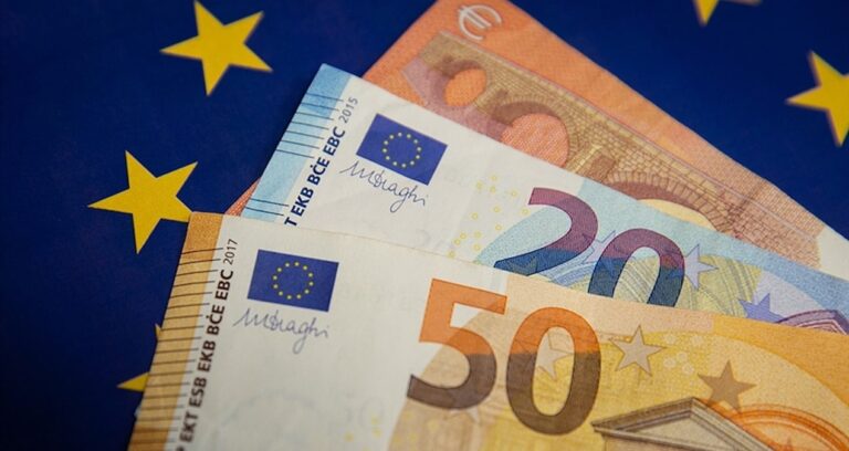 euro-bolgesinde-sirket-faaliyetleri-agustosta-yukseldi-Z8VPrRYV.jpg