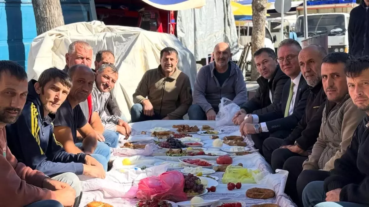 milletvekili demir pazarci esnafini ziyaret etti HKzmXPBq