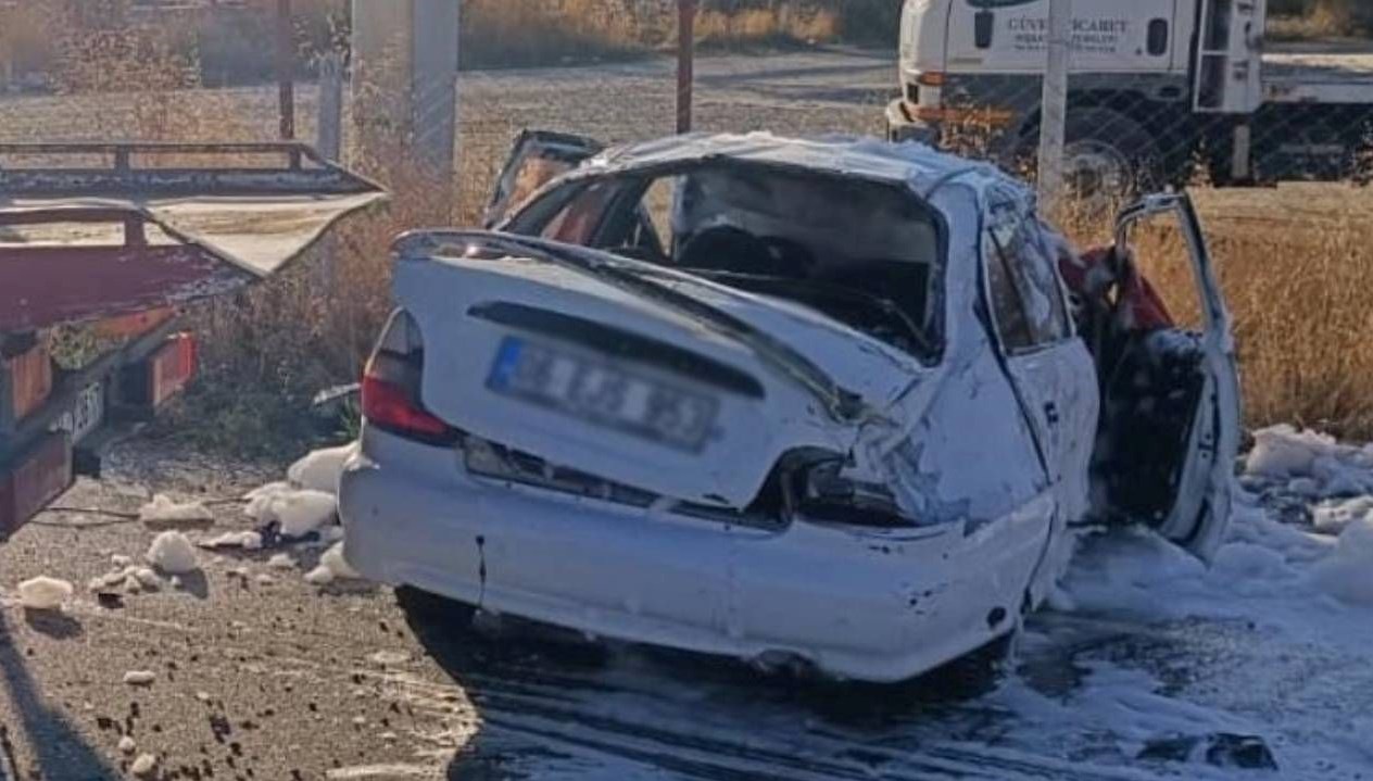 Otomobil devrildi, 5 kişi yaralandı