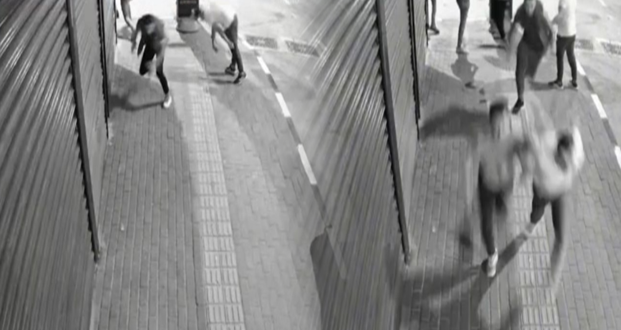 tartistigi kisiyi basindan vurdu dehset anlari kamerada iLQ2AFqT