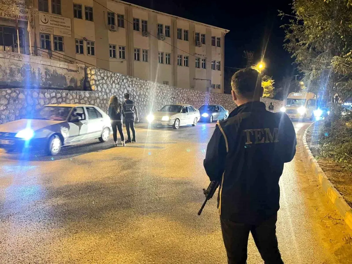 Besni’de Polis Uygulamaları Sürüyor besnide polis uygulamalari suruyor WOCOd7a4.jpg