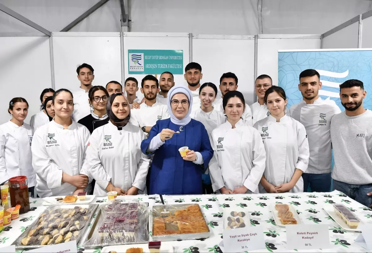 Emine Erdoğan, Rize’de ‘Aromatik Mutfak Kültürü’nün Yeşil Sofrası Etkinliğine Katıldı