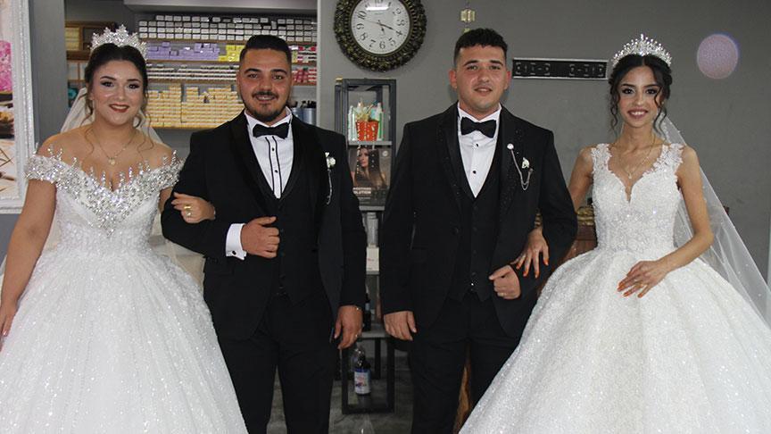Ailedeki geleneği sürdürdüler! İki kardeş aynı gün evlendi: ‘Bu düğün için 6 yıl bekledik’