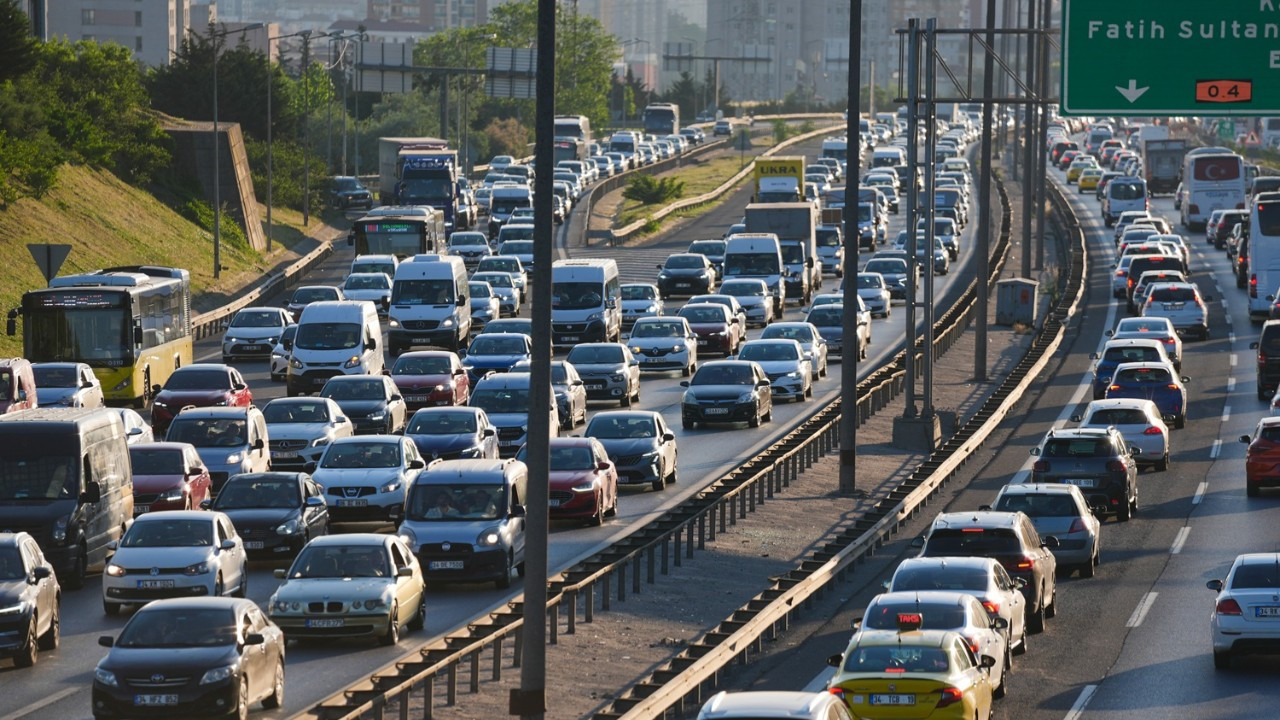 Ara tatil sonrası ikinci gün: İstanbul’da sabah trafiği kilitlendi