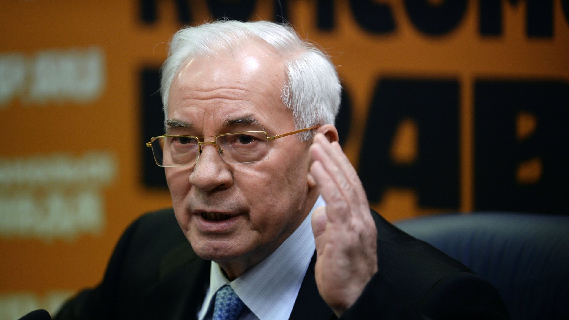 Eski Ukrayna Başbakanı Azarov: Yolsuzluk ağının başında Zelenskiy ve Yermak vardı