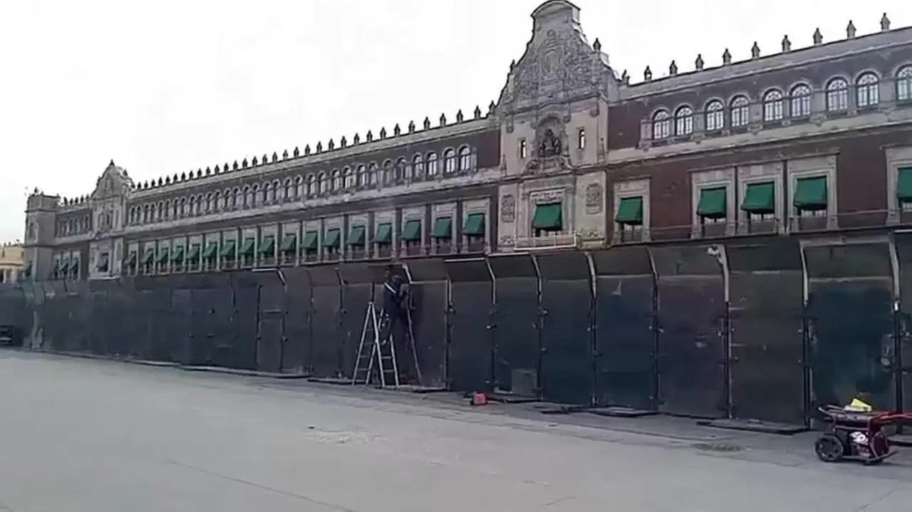 Meksika’da Başkanlık Sarayı çevresine zırhlı bariyerler kuruldu!