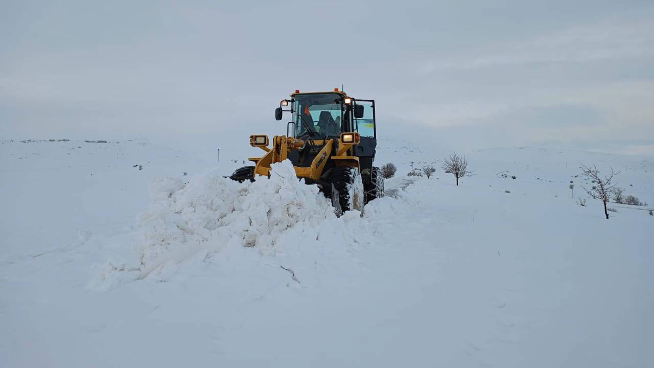 Sivas’ta 46 yerleşim yerine ulaşım kapandı!