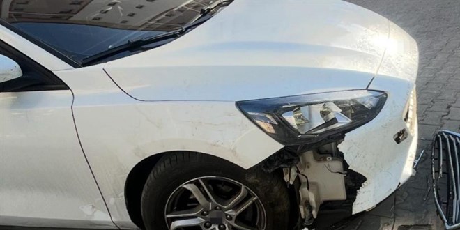 sivasta basibos kopekler otomobile 108 bin liralik zarar verdi mF17YgnW.jpg