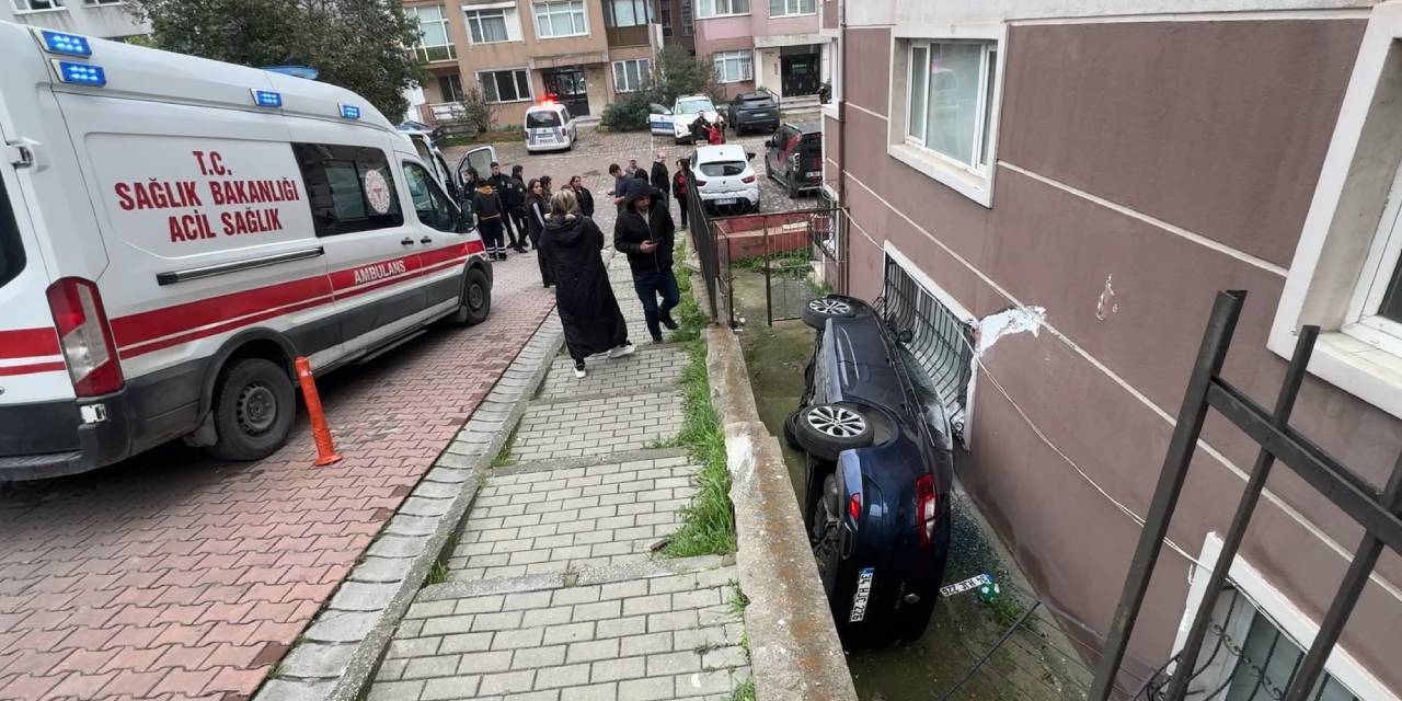 Binanın bahçesine düşen otomobildeki 2 çocuk yaralandı