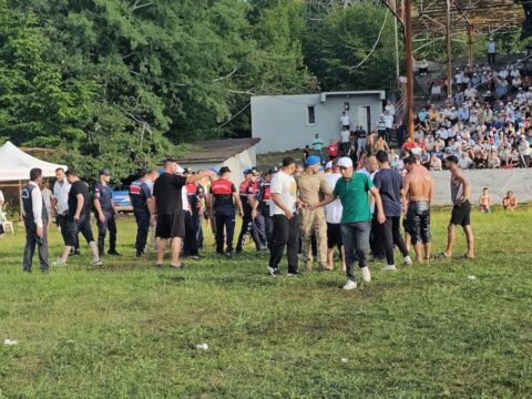 Yagli gureste kavga cikti jandarma mudahale etti UUtBs6gr